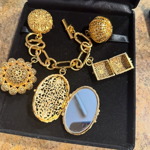 Authentic Chanel 1989 Filigree Runway Charm Bracelet - Picture 5 of 8